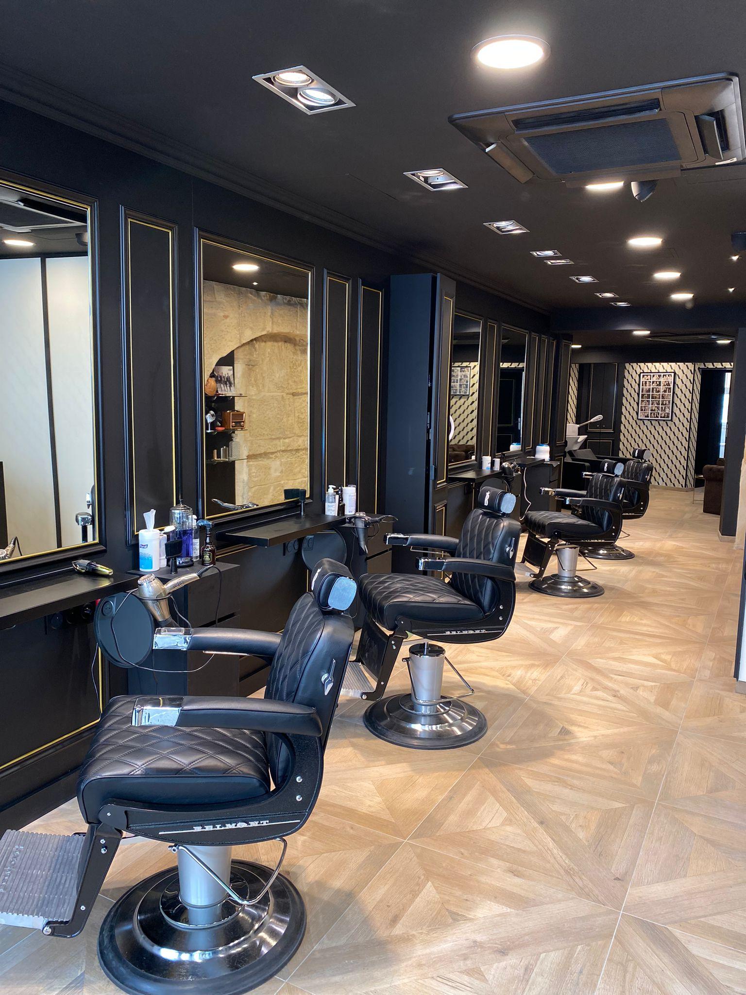 Espace coupe, barbe, coloration, décoloration, permanente, lissage, soin et épilation